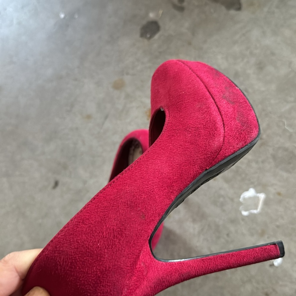 Heels - Picture 2 of 3